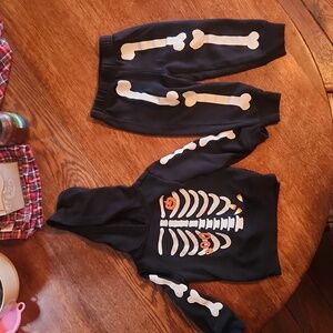 Carter's 2T boys Halloween Outfit